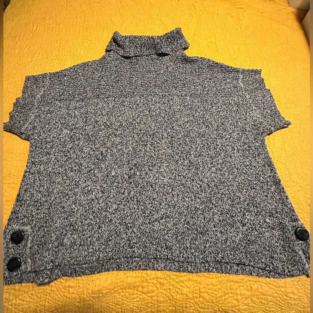 Women’s poncho sweater 2xl black and white